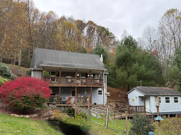 1985 Maple Fork Rd, Mount Hope, WV 25880