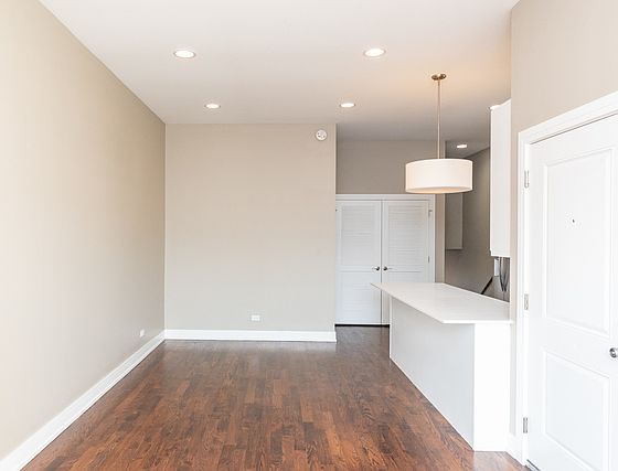4th image of 3516 N Sacramento Ave #2