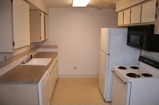 2nd image of 410 E Longfellow Ave
