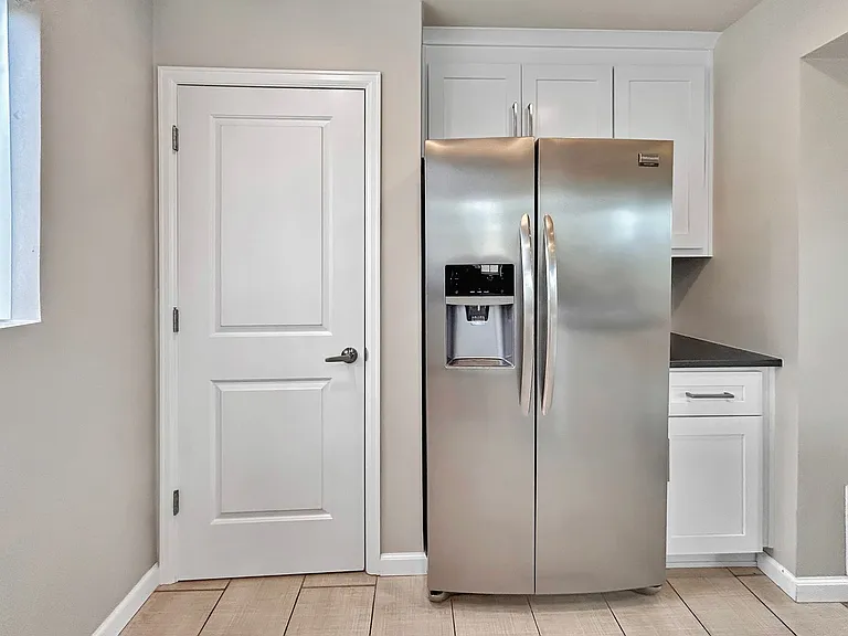 Sloan's Lake: 2-Bedroom Unit With High-End Finishes — Photo 11