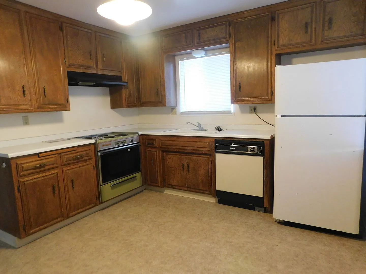 228 S Gemstone St — Photo 3