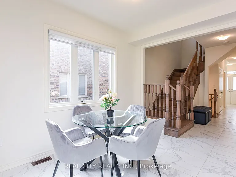 38 Silver Meadow Gdns — Photo 14
