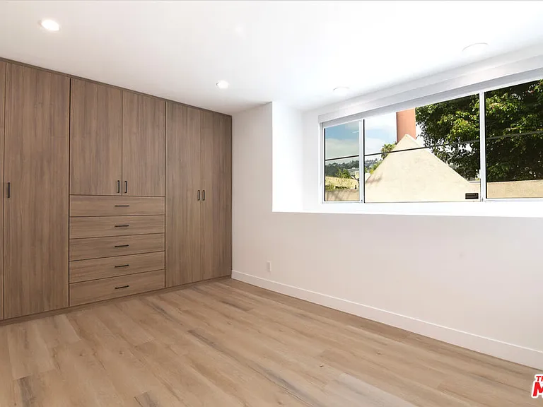 824 Westmount Dr #2 — Photo 16
