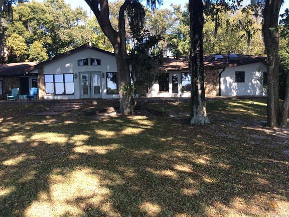 5th image of 734 SW Kings Bay Dr