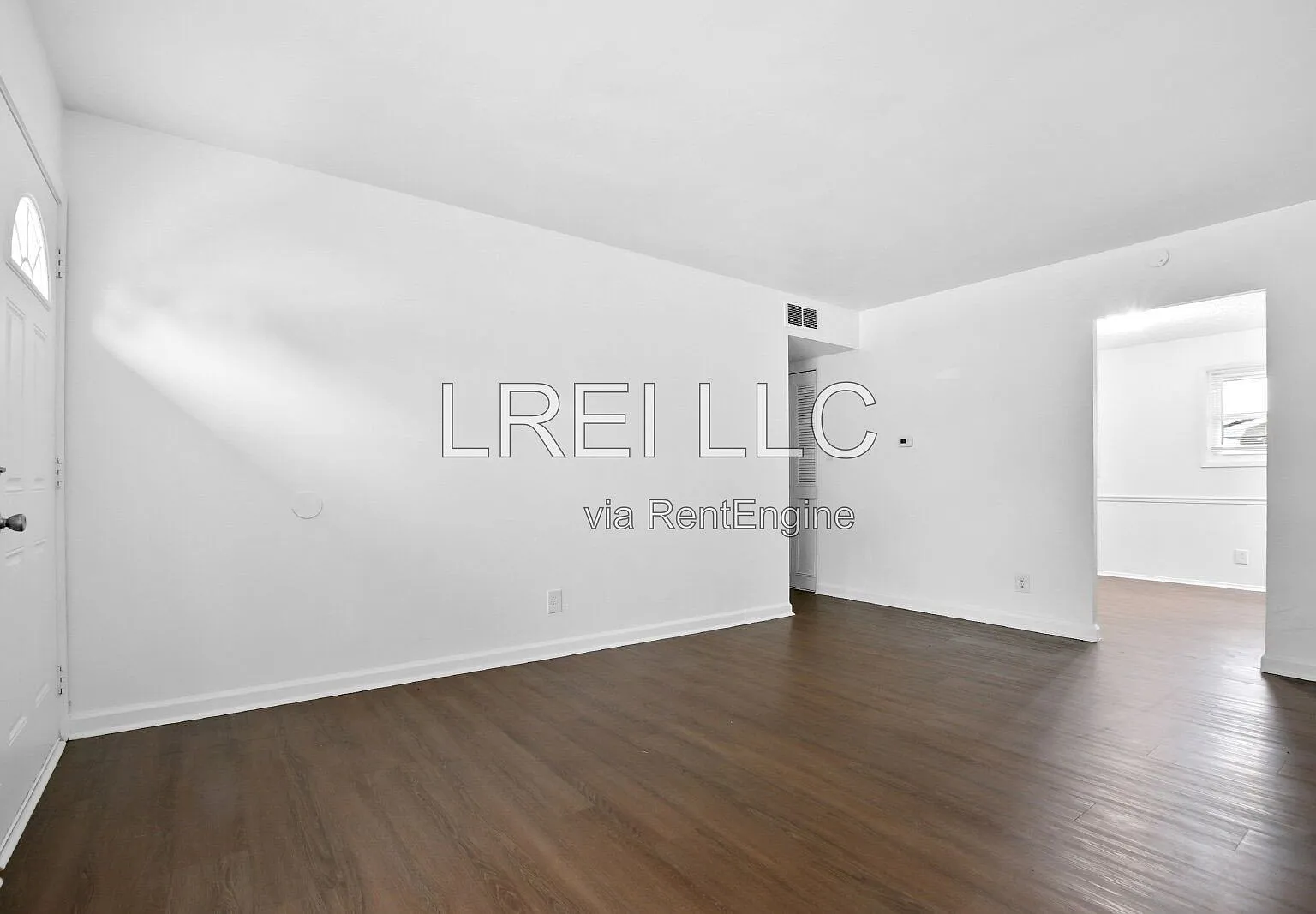 3 bed, 1.0 bath, 1073 sqft, $1,450 — Photo 2