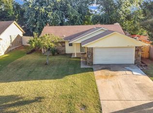 1036 Hawthorne Dr, Midwest City, OK 73110