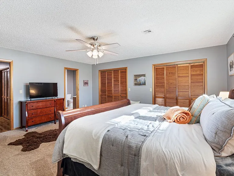 37 Churchill Dr — Photo 14