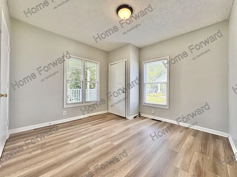 90 E Walnut St — Photo 13