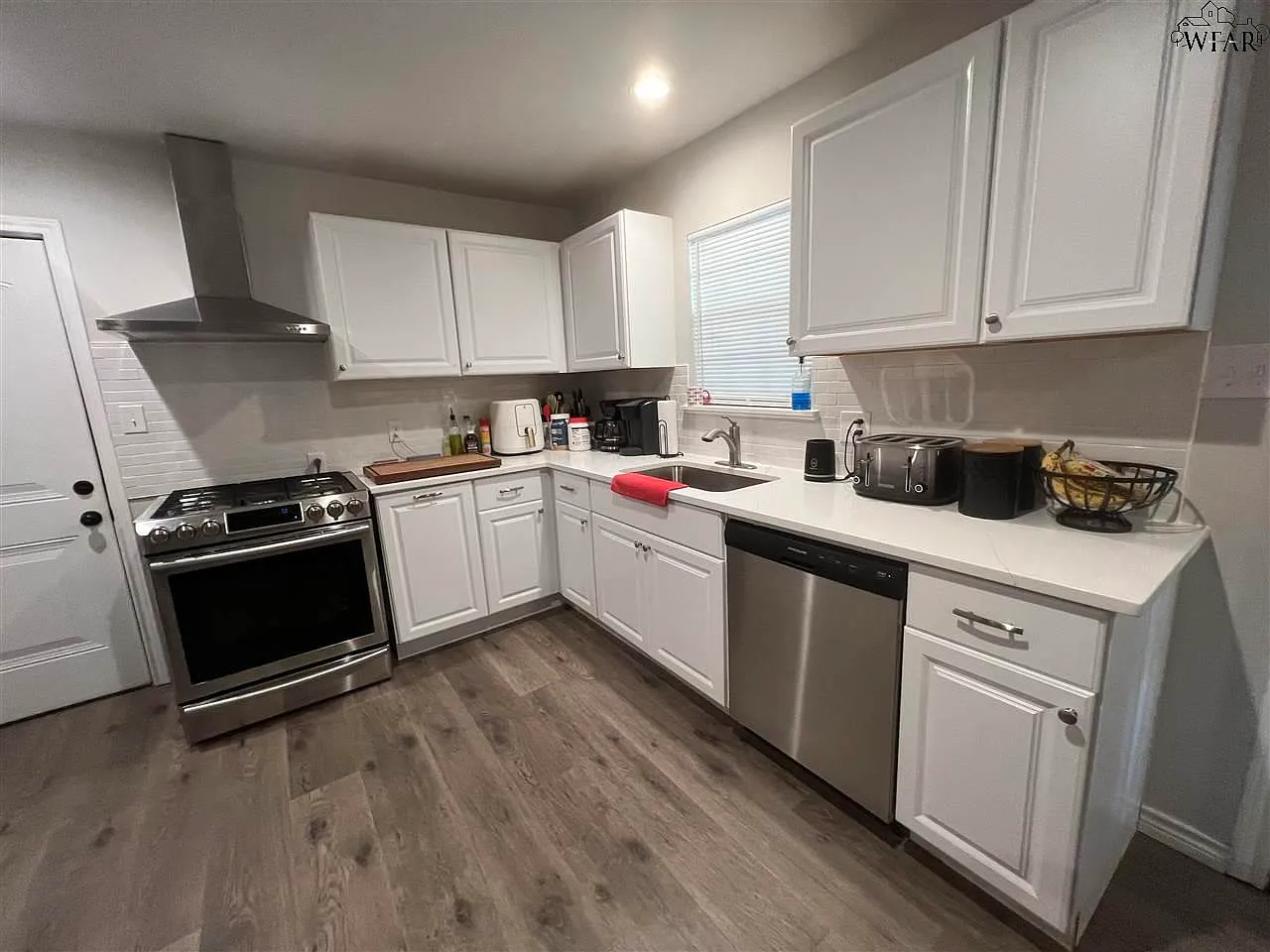 2 bed, 1.0 bath, 911 sqft, $1,375 — Photo 4