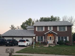 800 Forest Edge Dr, Coralville, IA 52241