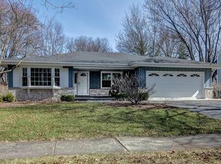 1612 Fairway Ln, Naperville, IL 60565