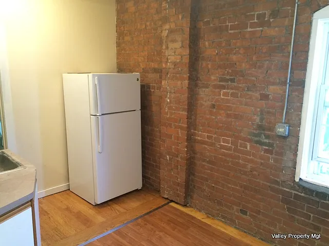 79 Hawley St #D — Photo 4