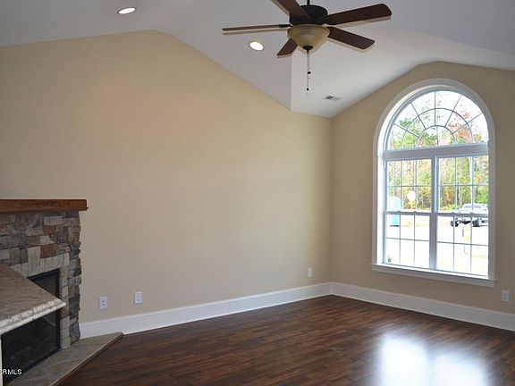 3rd image of 1613 A Cambria Drive