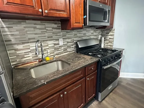 38 Spruce Street image 8 of 11