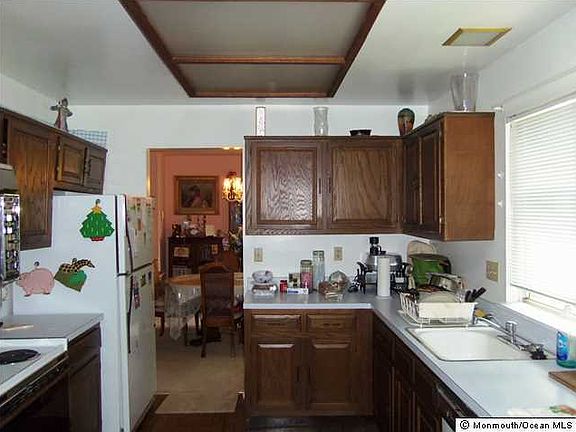 4th image of 698 Friar Court #B