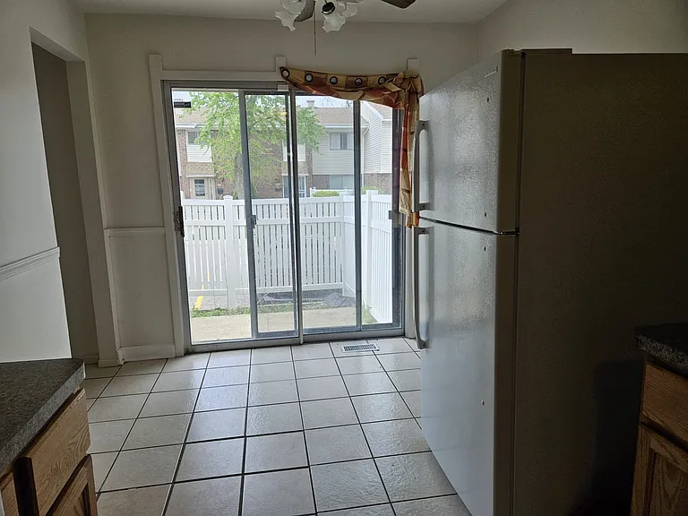863 White Oak Ln — Photo 6