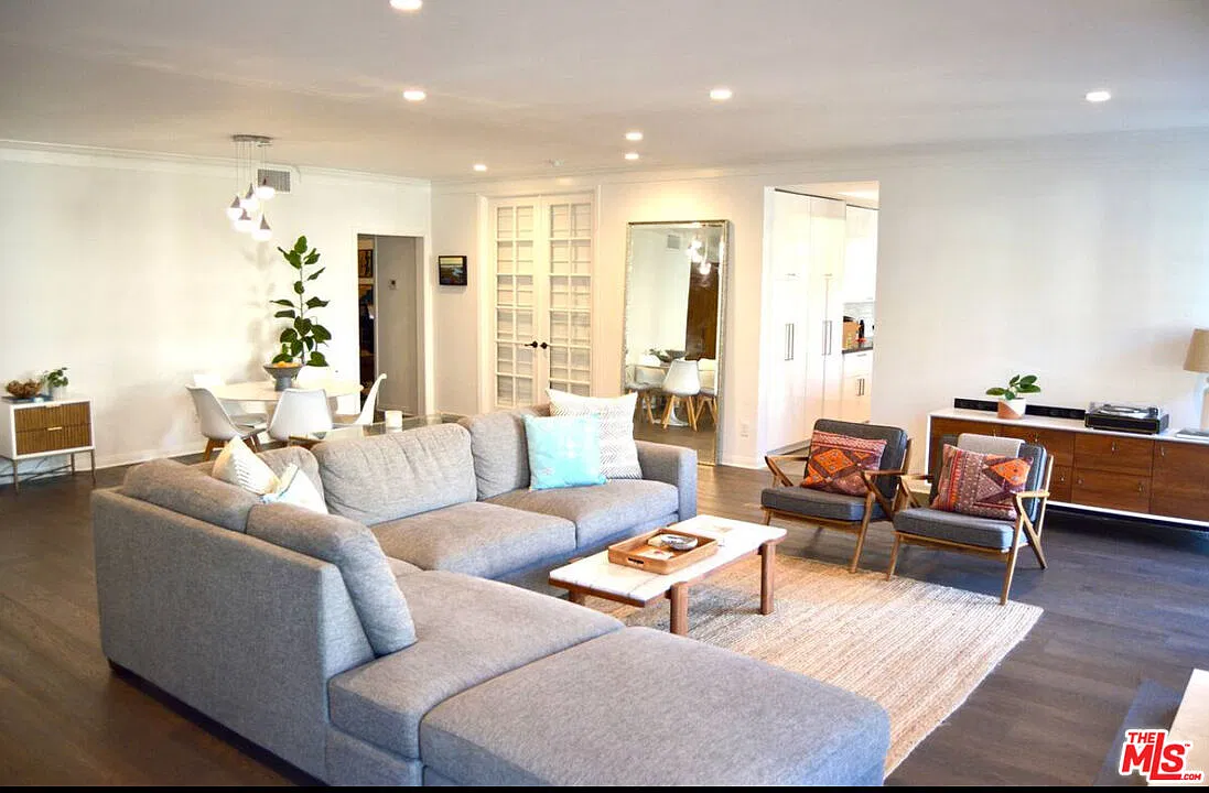 3 bed, 2.5 bath, 2232 sqft, $9,750 — Photo 2
