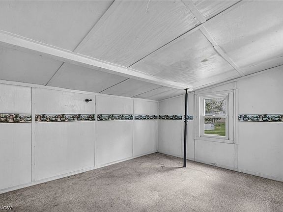 36th image of 262 E Walnut St