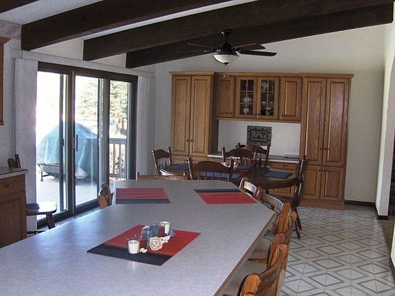 Supersized Island Easily Accomodates the Active Family Lifestyle