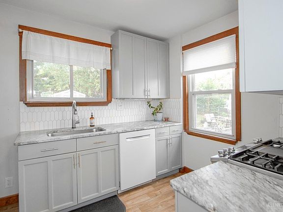 3rd image of 2309 Glenside Ave
