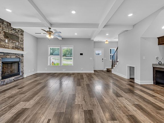 5th image of 121 Lucerne Ln