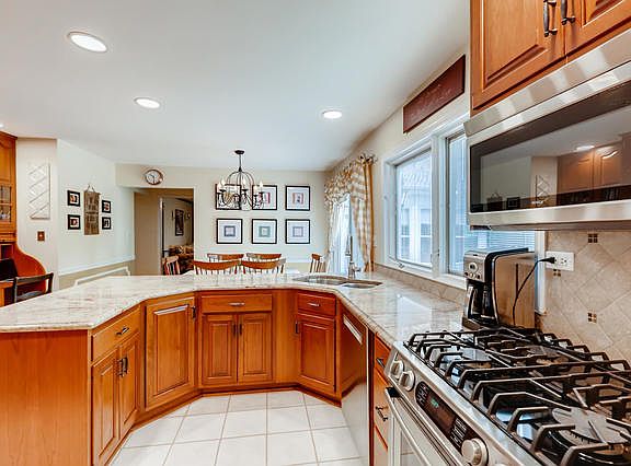 5th image of 760 S White Willow Bay