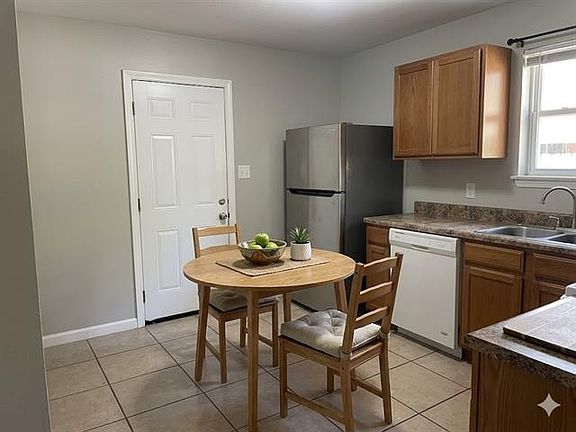 3rd image of 3207 1/2 Jackson Blvd