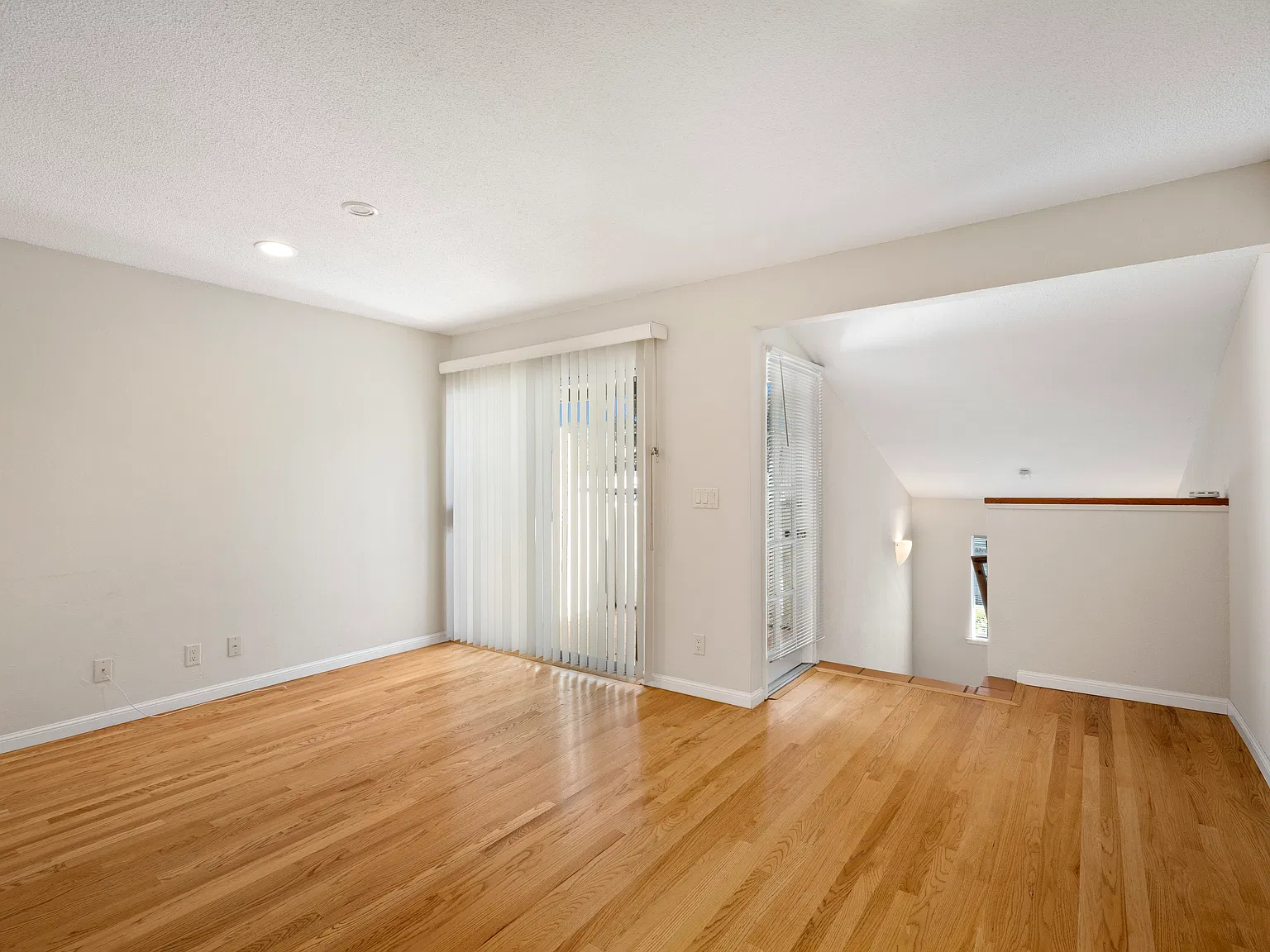 1 bed, 950 sqft, $3,150 — Photo 3