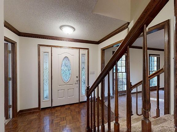 2nd image of 106 Saratoga Dr