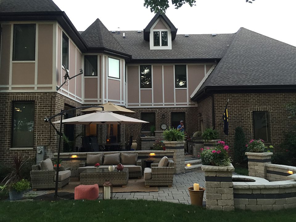 1st image of 748 S 10th Ave