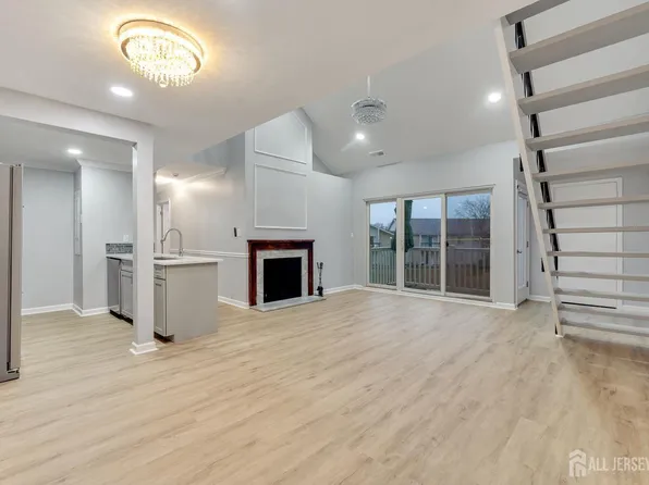 9104 Tamarron Dr, Plainsboro, NJ 08536