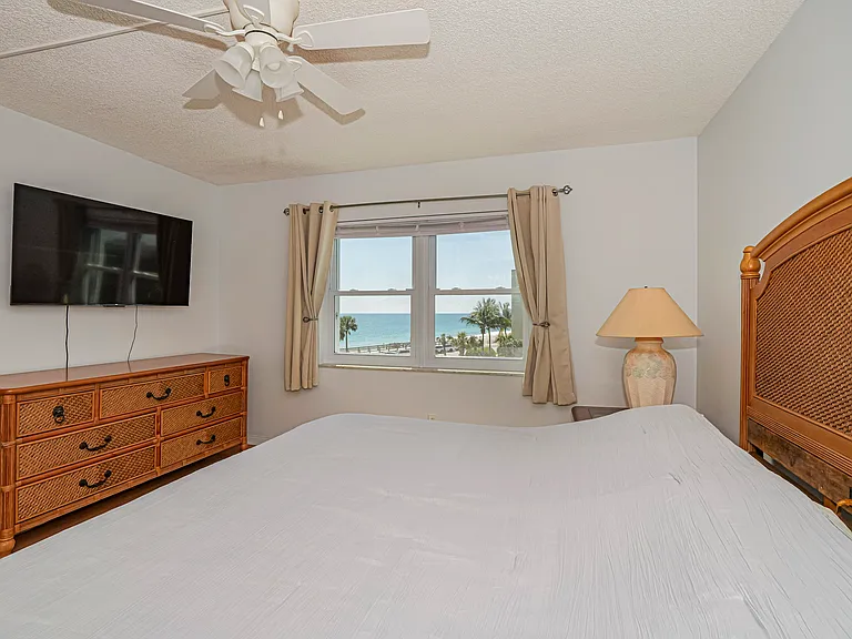 4049 Ocean Dr #305 — Photo 19