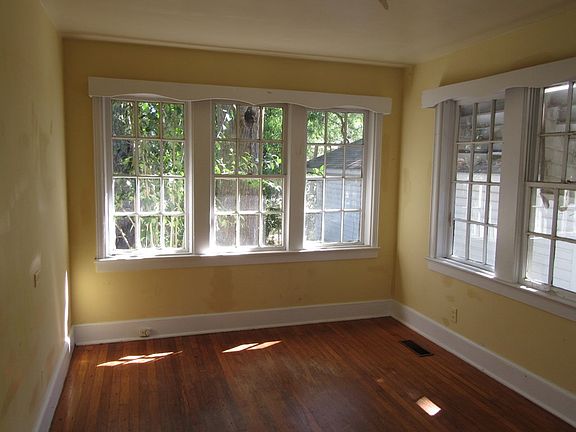 4th image of 205 E Park Ave