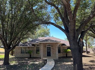 125 S Bluebonnet Dr, Uvalde, TX 78801