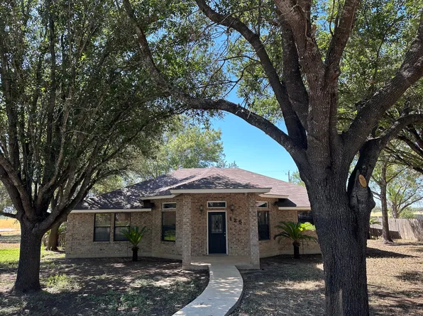 125 S Bluebonnet Dr, Uvalde, TX 78801