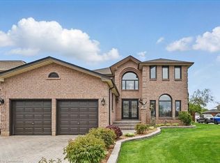 3 Knights Ct, Hamilton, ON L8T4Z7