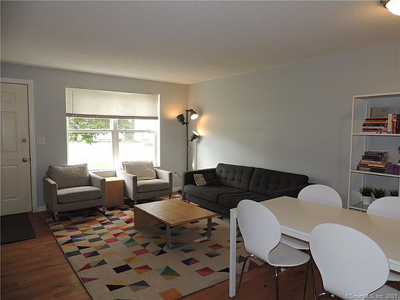 5th image of 17 Pepperbush Ln #17