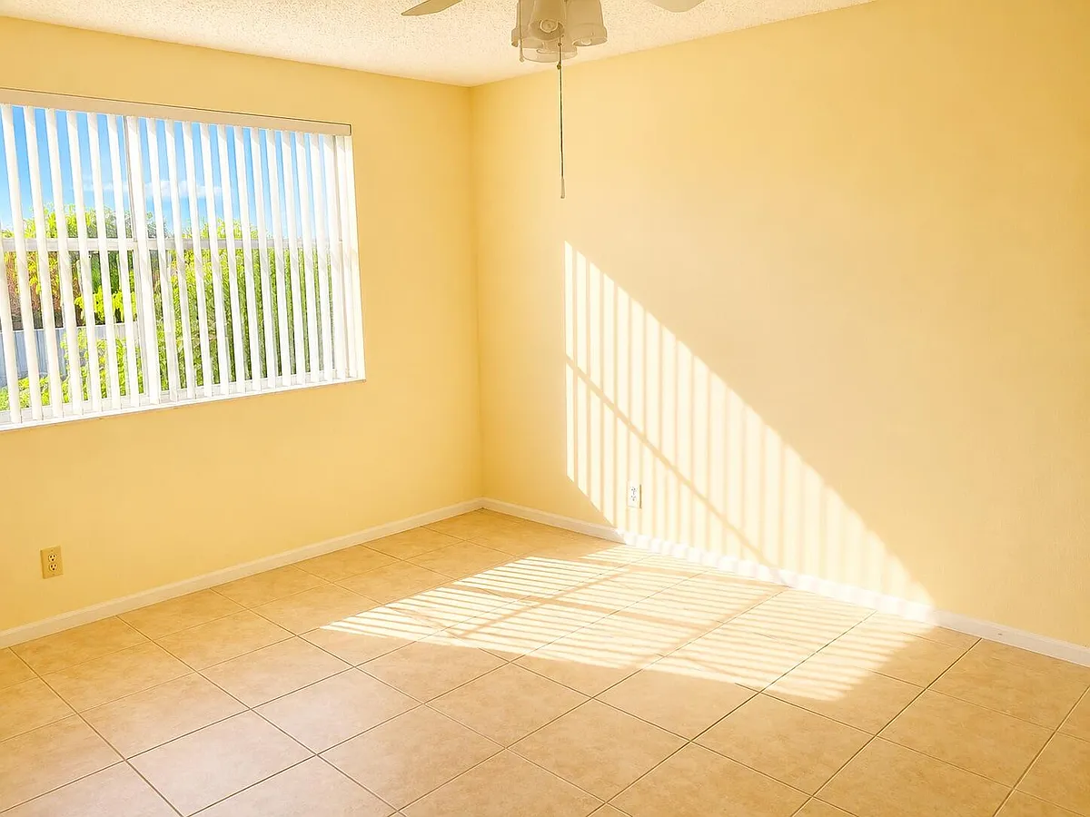 Building Photo - 8761 Wiles Rd #303