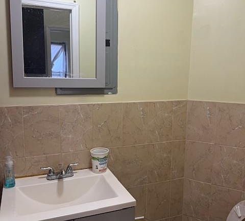 3rd image of 504 Willoughby Avenue