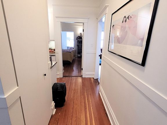 5th image of 1035 Granville St #204