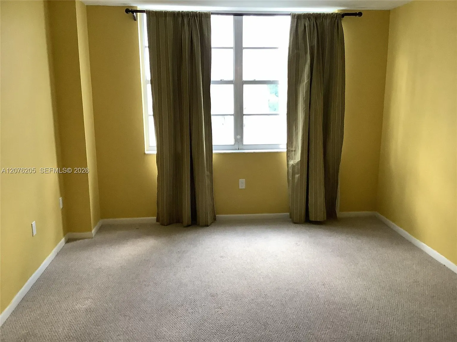 Admirals Port Condo West — Photo 4