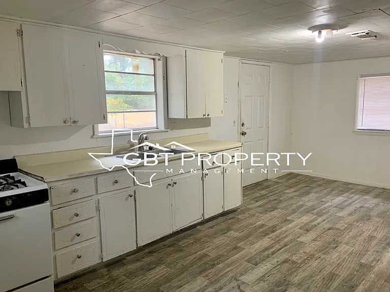 1539 Maple Ave — Photo 1