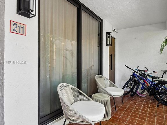 3rd image of 425 Grapetree Dr APT 211