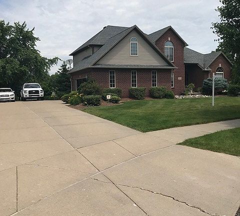 2nd image of 27070 Brookview Ct