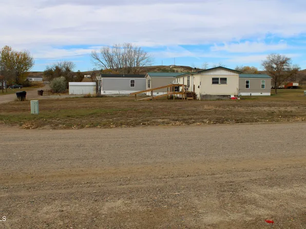 905 W 7th St, Fairview, MT 59221