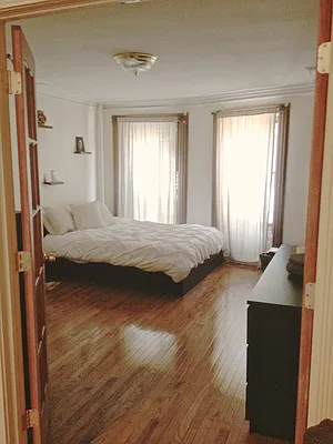 Rented by Flateau Realty | media 17