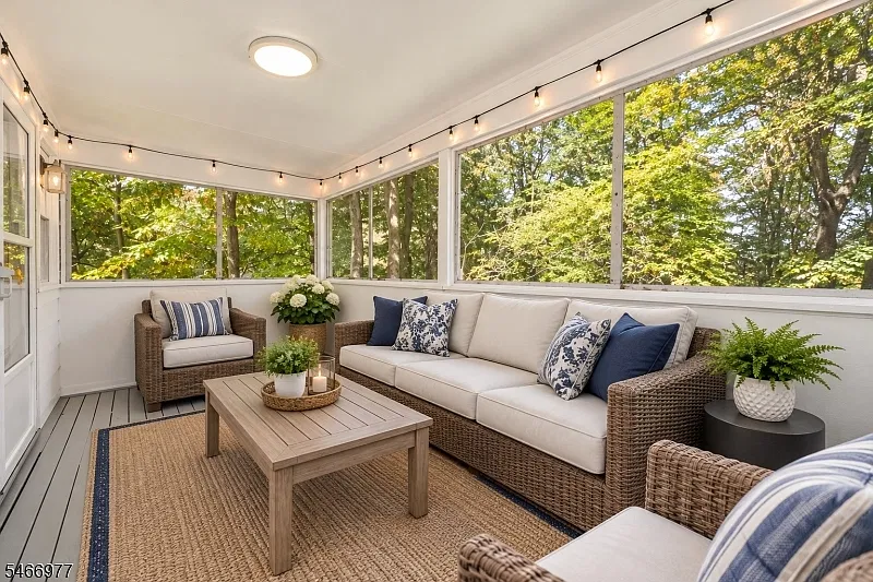 3 bed, 2.5 bath, $4,300 — Photo 4