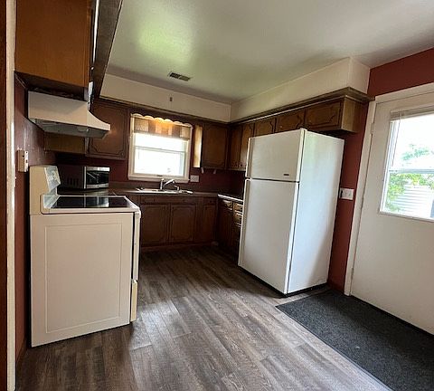 3rd image of 1425 W 2nd Ave