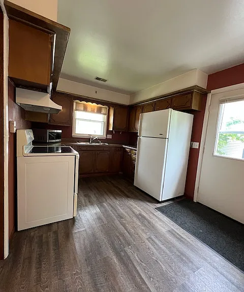 1425 W 2nd Ave — Photo 3