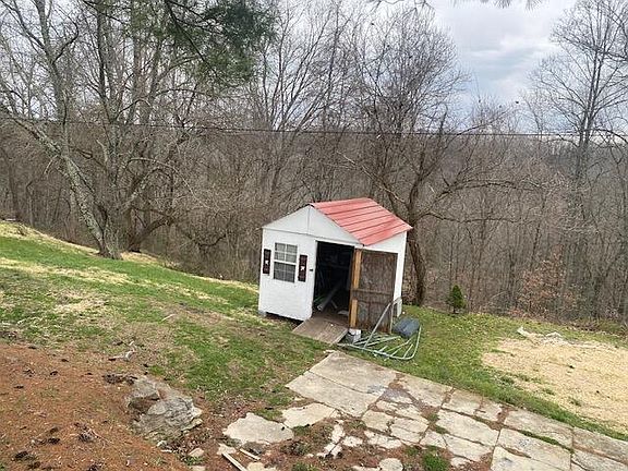 3rd image of 1016 Wolf Creek Rd